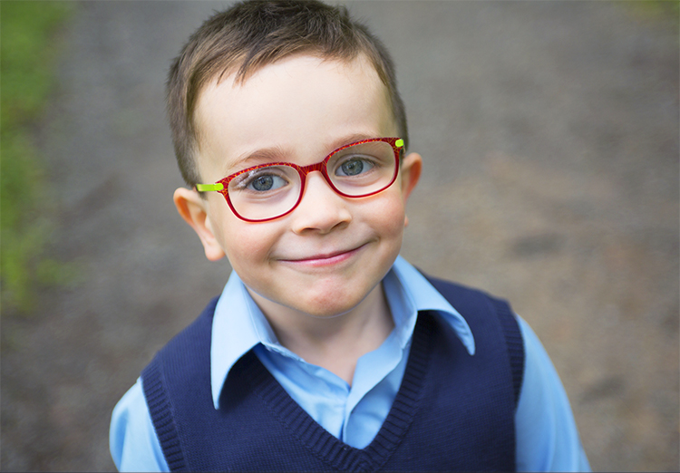 Com que idade crianças devem começar a usar lentes de contato?